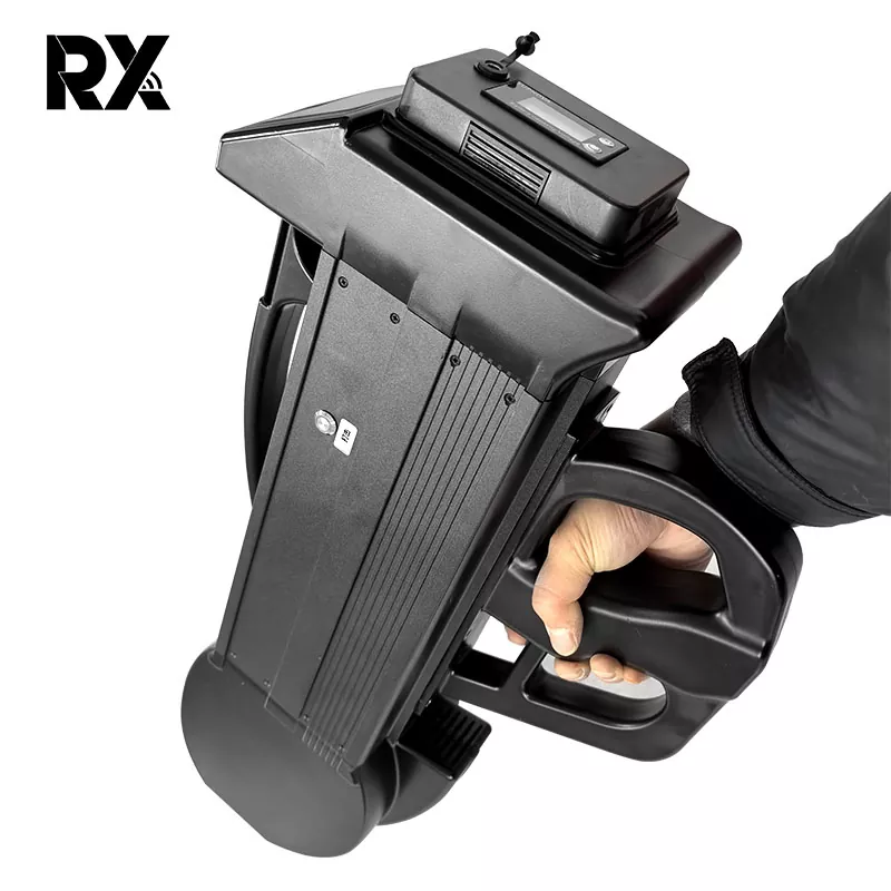 Prenosný ručný celopásmový 8 kanálový detektor rušenia dronov